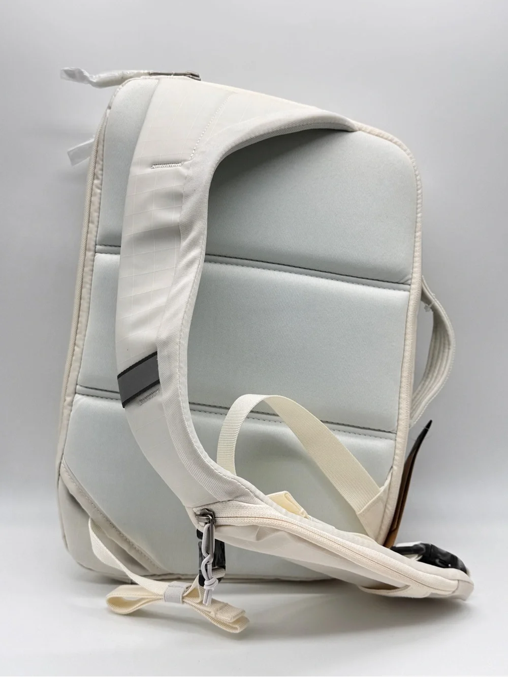 The North Face Base Camp Voyager Sling Bag 11L White Dune Cream Crossbody NWT